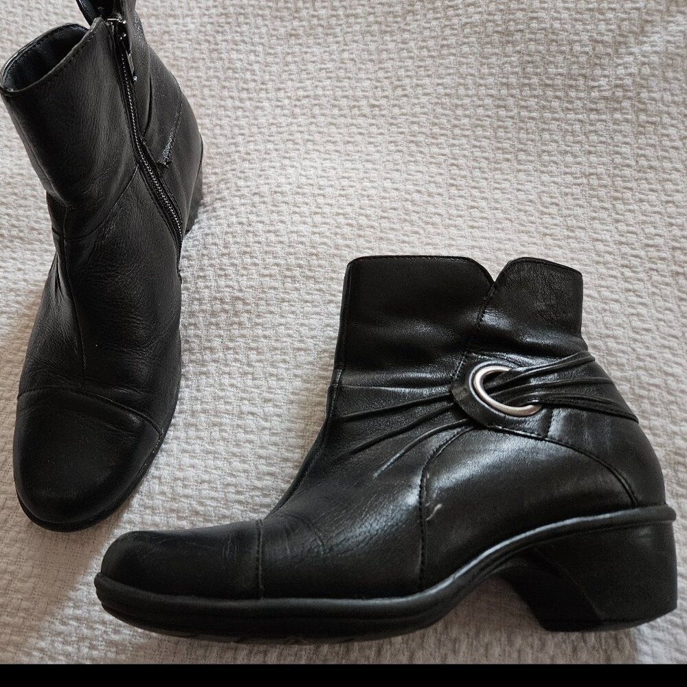 Clark's Black Leather Booties 8M w/1 1/2"heel